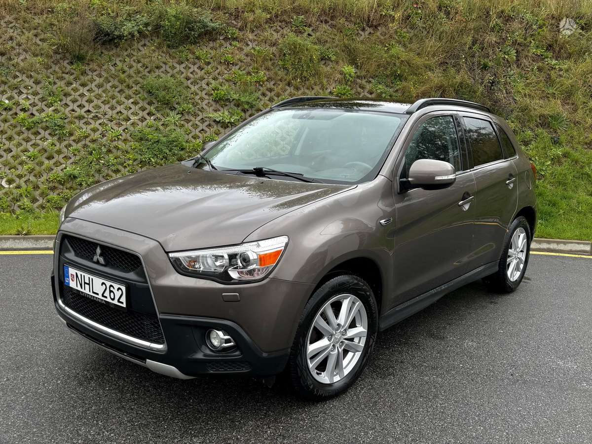 Mitsubishi ASX 2011 — салон