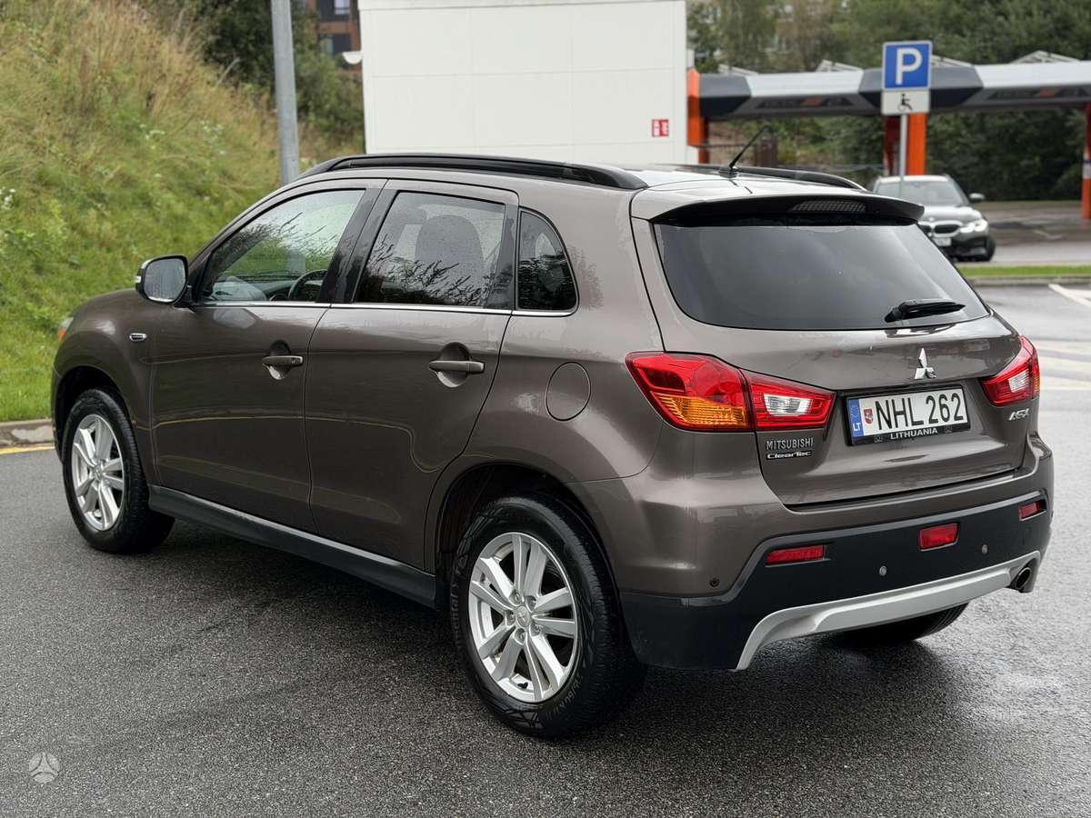 Mitsubishi ASX 2011 — двигун 1800 cm³, 150 HP (110kW)