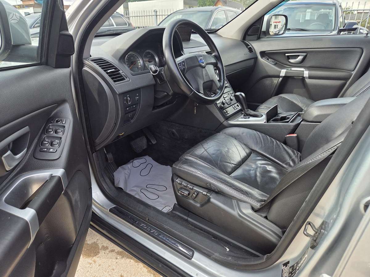 Volvo XC90 2011 — photo 10