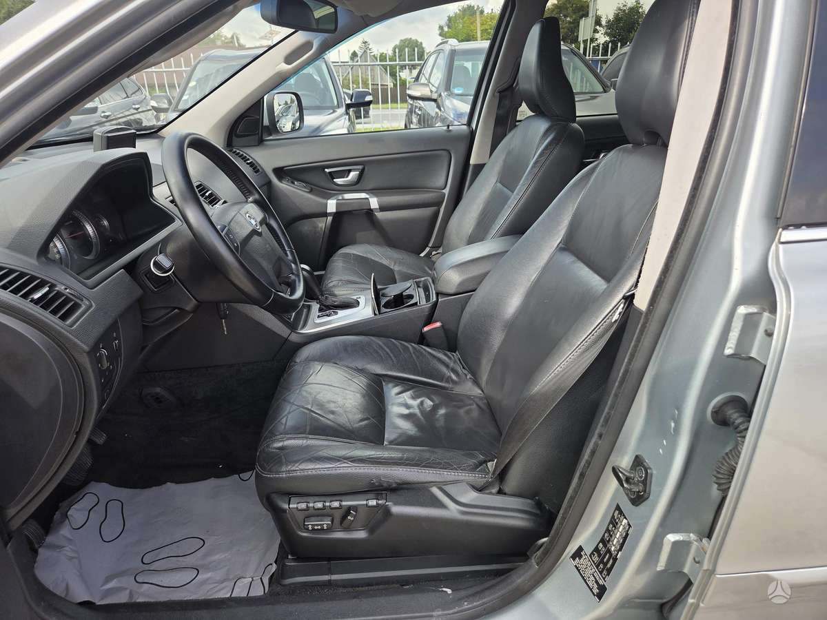 Volvo XC90 2011 — photo 11