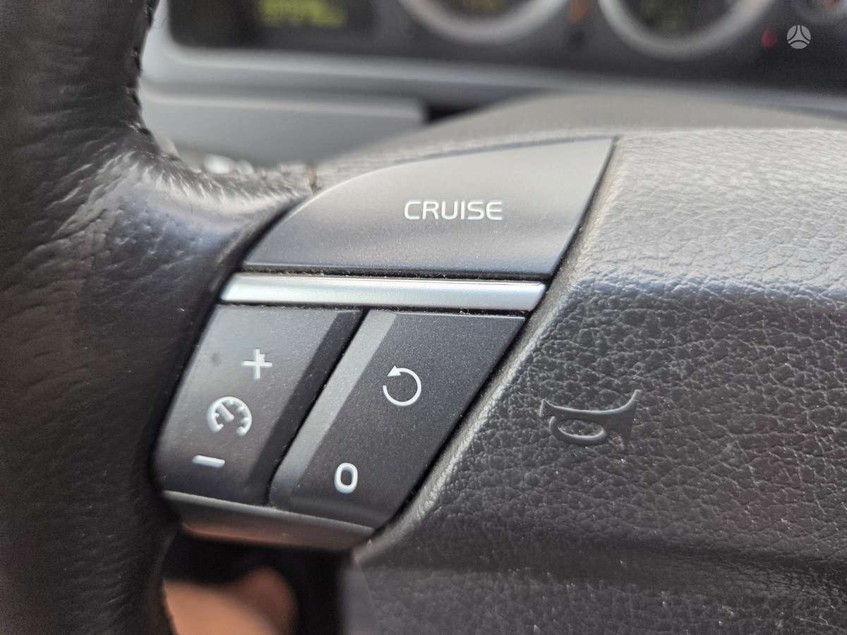 Volvo XC90 2011 — photo 16