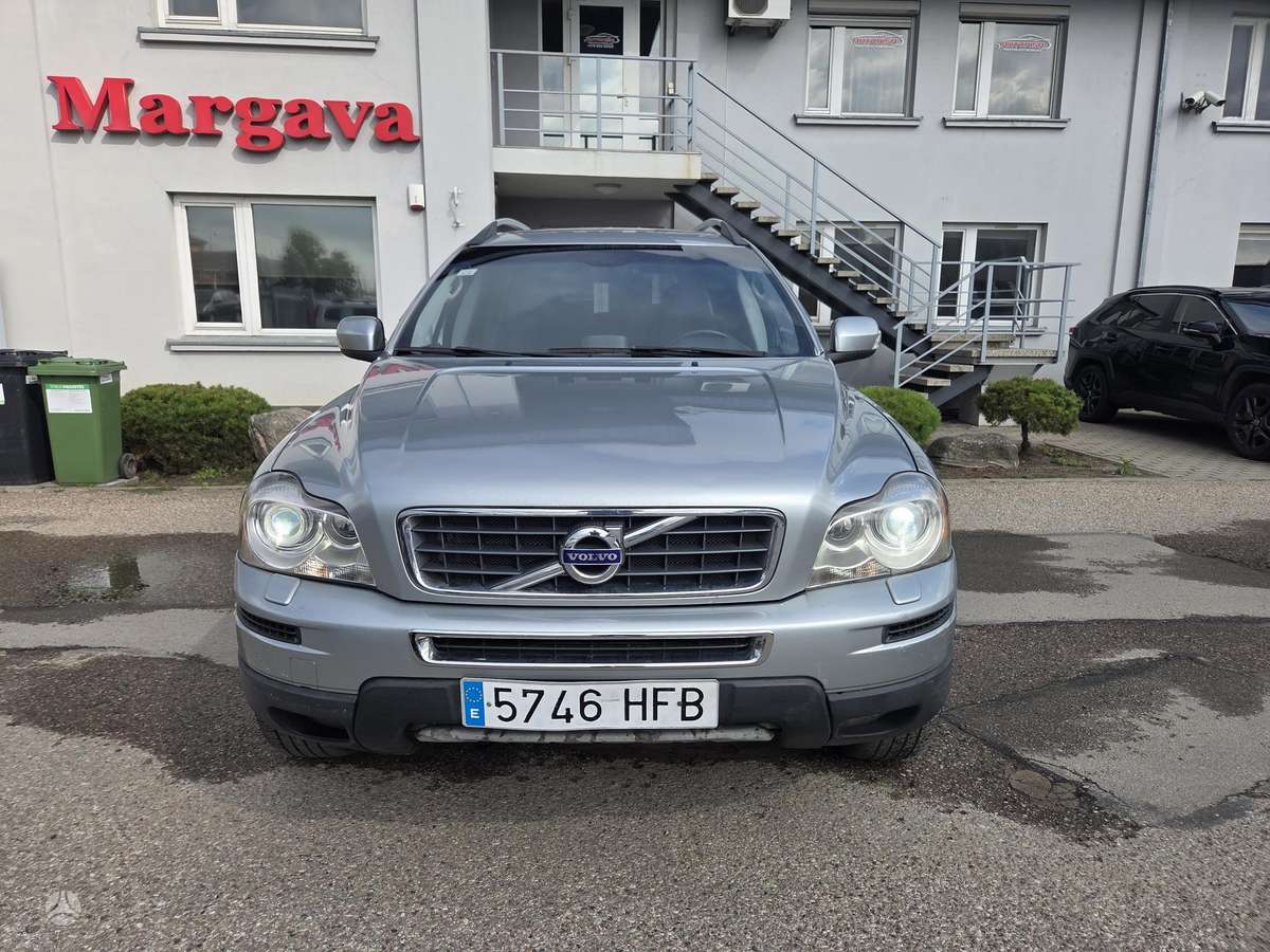 Volvo XC90 2011 — rear view