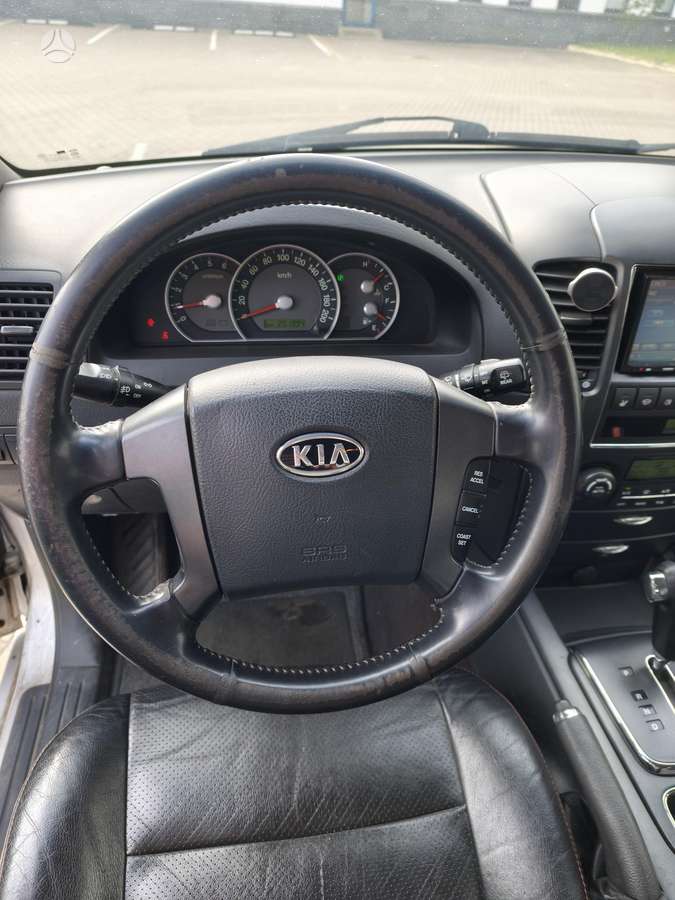 Kia Sorento 2010 — photo 12