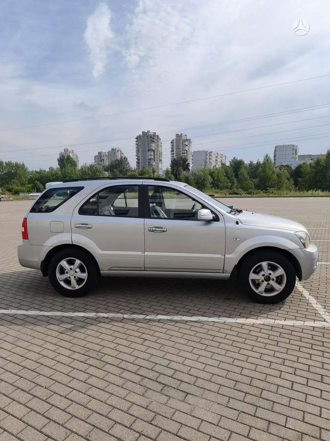 Kia Sorento 2010 — rear view