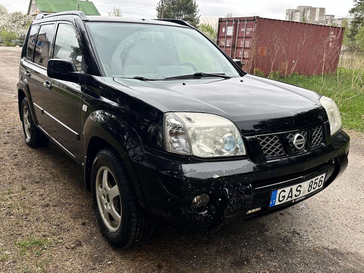 Nissan X-Trail 2006 — rear view
