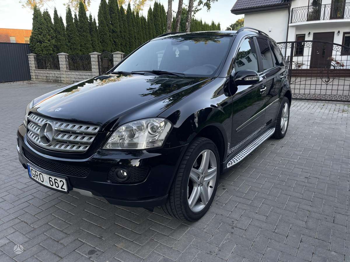 Mercedes-Benz ML320 2008 — rear view
