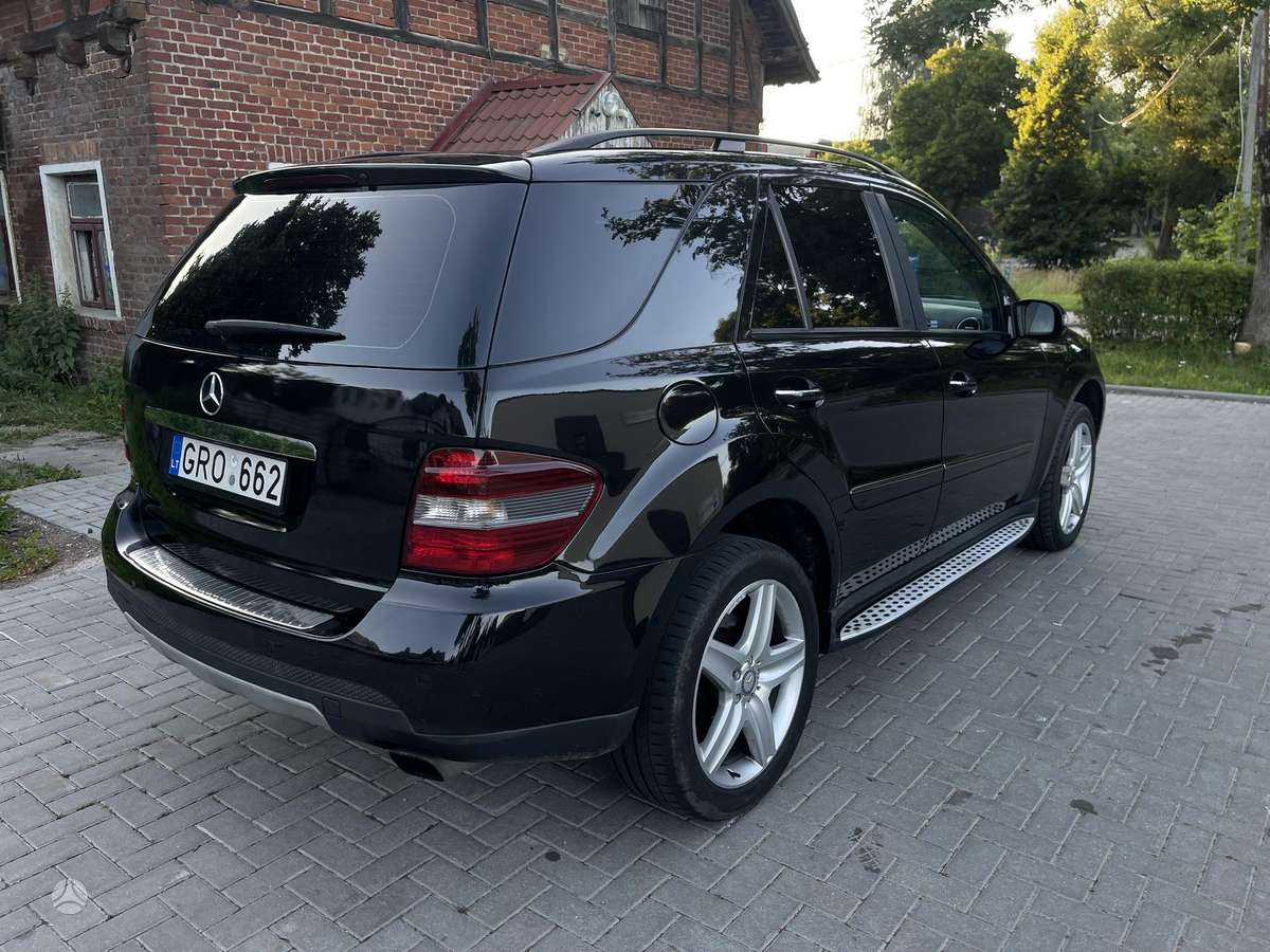Mercedes-Benz ML320 2008 — interior