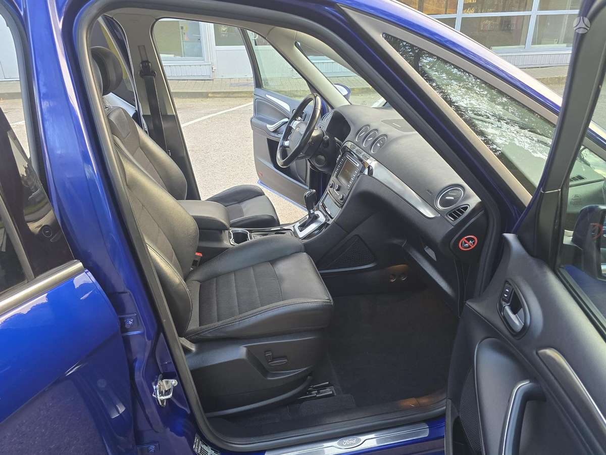 Ford Galaxy 2014 — photo 17