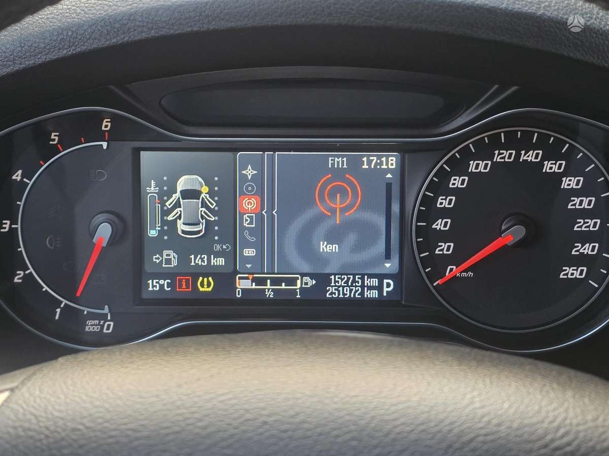 Ford Galaxy 2014 — photo 23