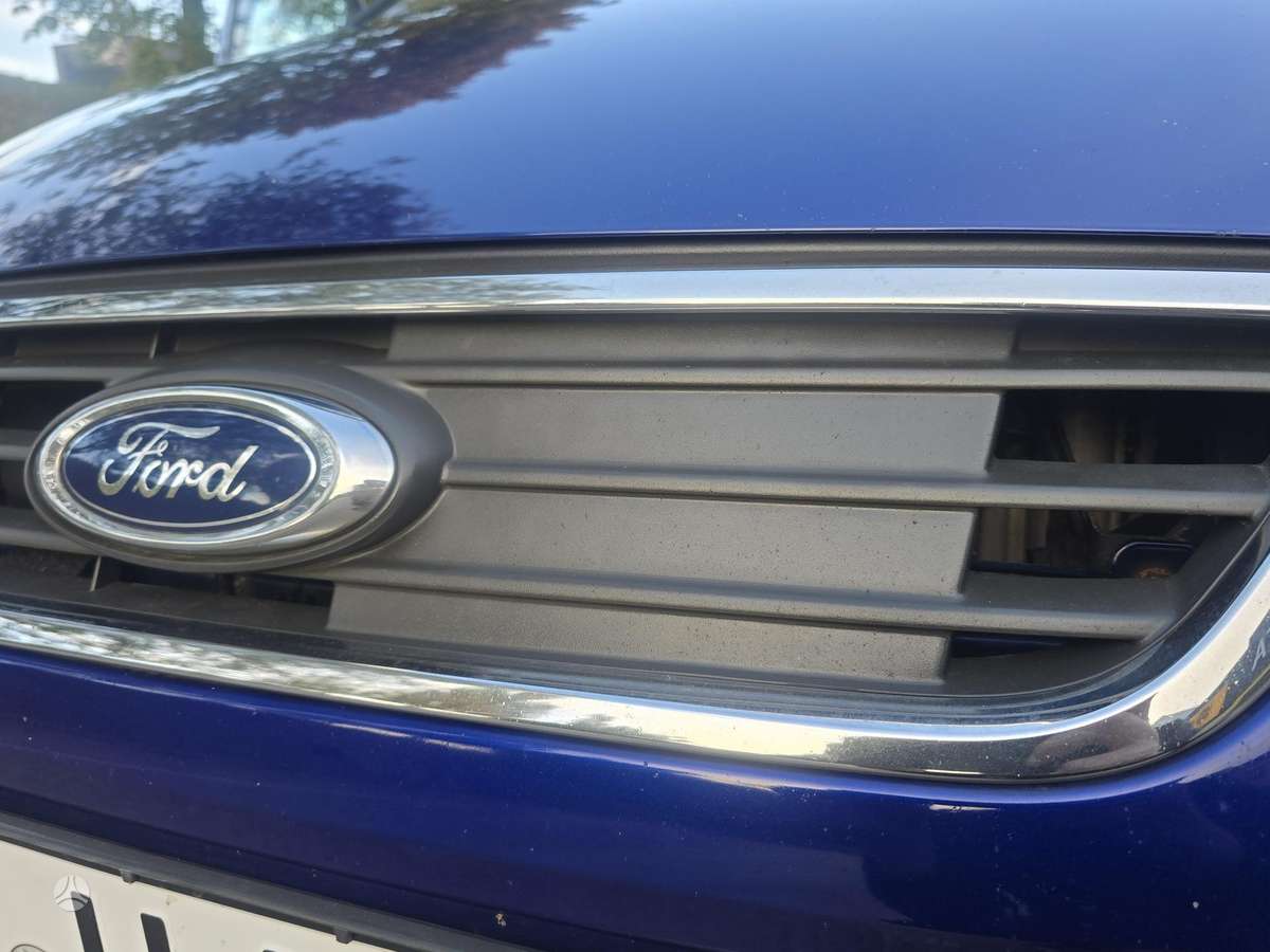 Ford Galaxy 2014 — photo 31