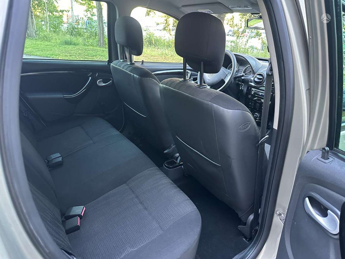 Dacia Duster 2010 — photo 12