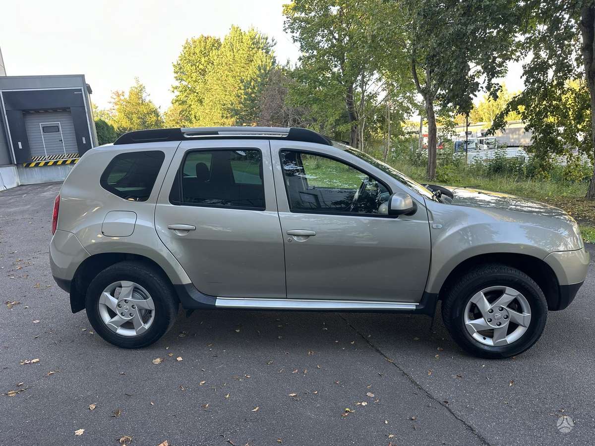 Dacia Duster 2010 — engine 1598 cm³, 105 HP (77kW)