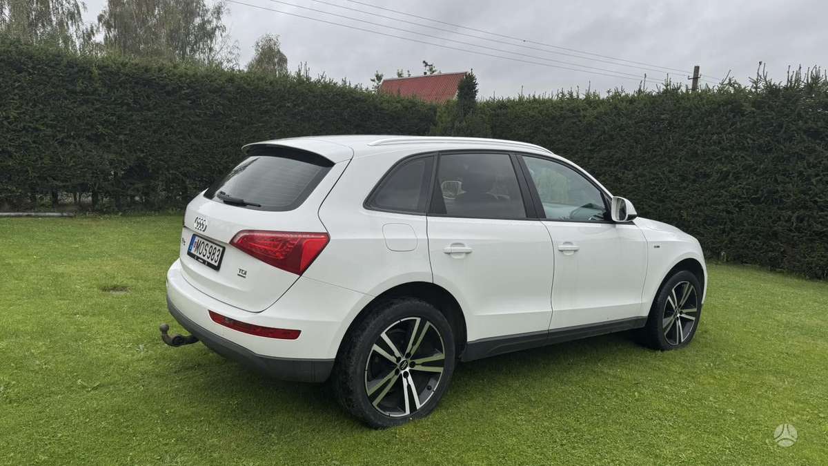Audi Q5 2011 — двигун 1968 cm³, 163 HP (120kW)