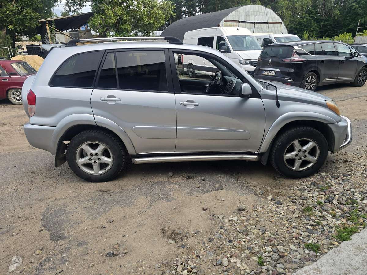 Toyota RAV4 2004 — engine 1998 cm³, 150 HP (110kW)