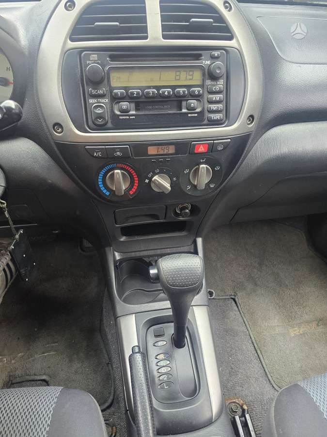 Toyota RAV4 2004 — photo 9