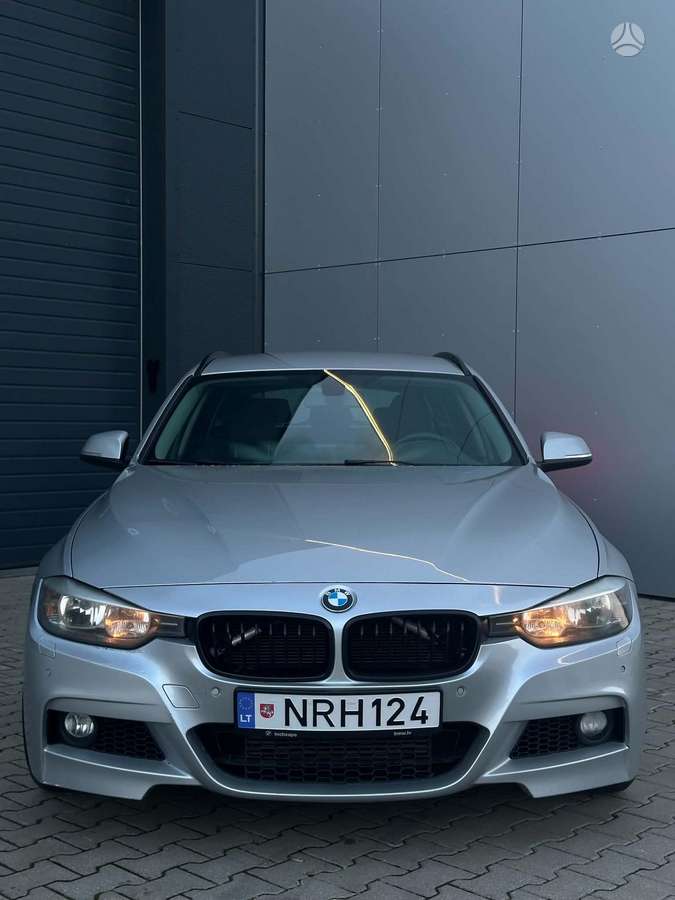 BMW 320 2014 — rear view