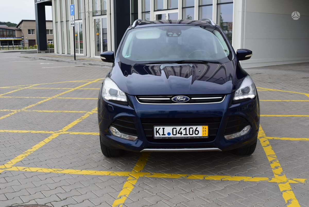 Ford Kuga 2013 — вигляд ззаду