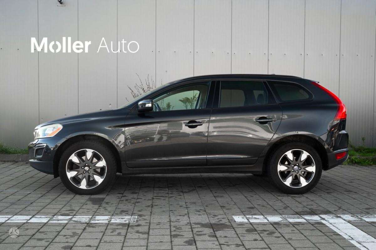 Volvo XC60 2012 — салон