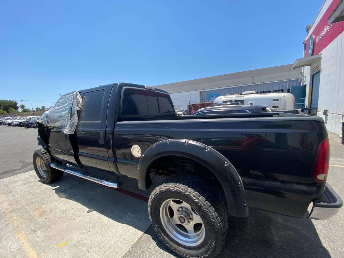 Ford F-350 2006 — rear view