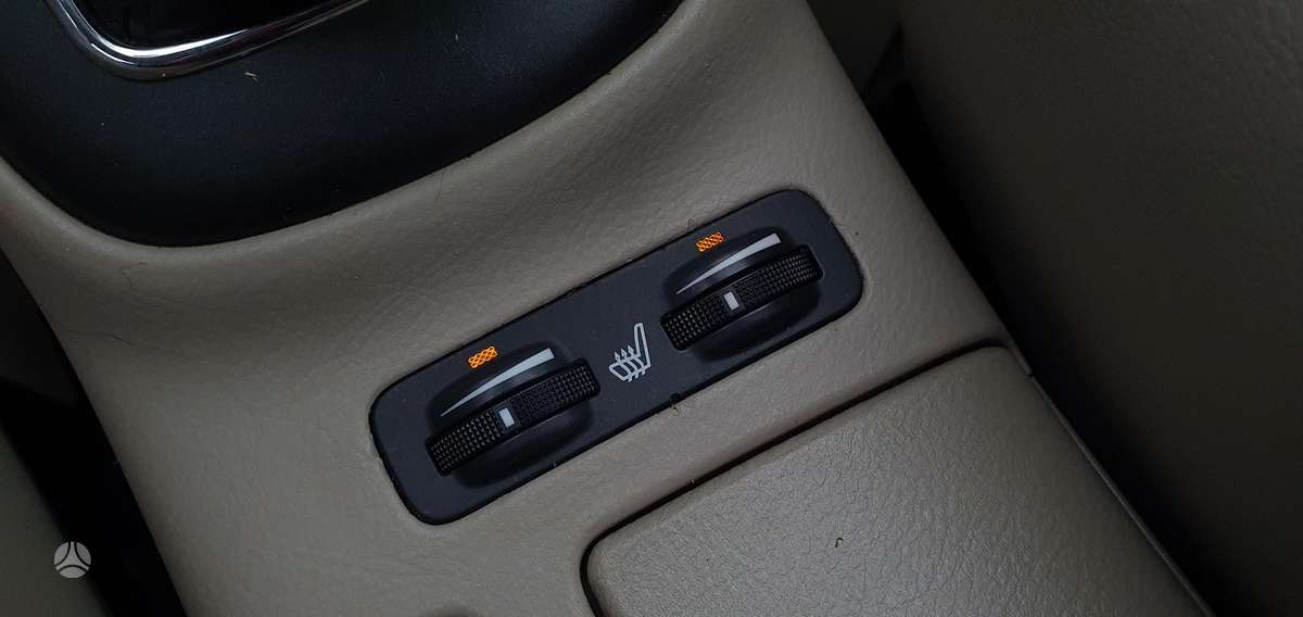 Toyota Avensis 2005 — photo 22