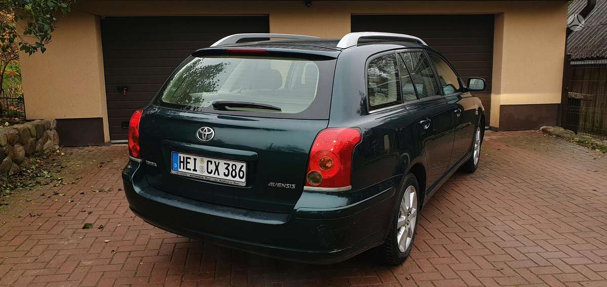 Toyota Avensis 2005 — interior