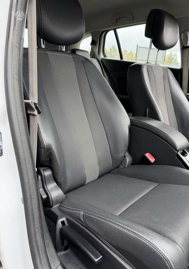 Renault Megane 2012 — photo 17