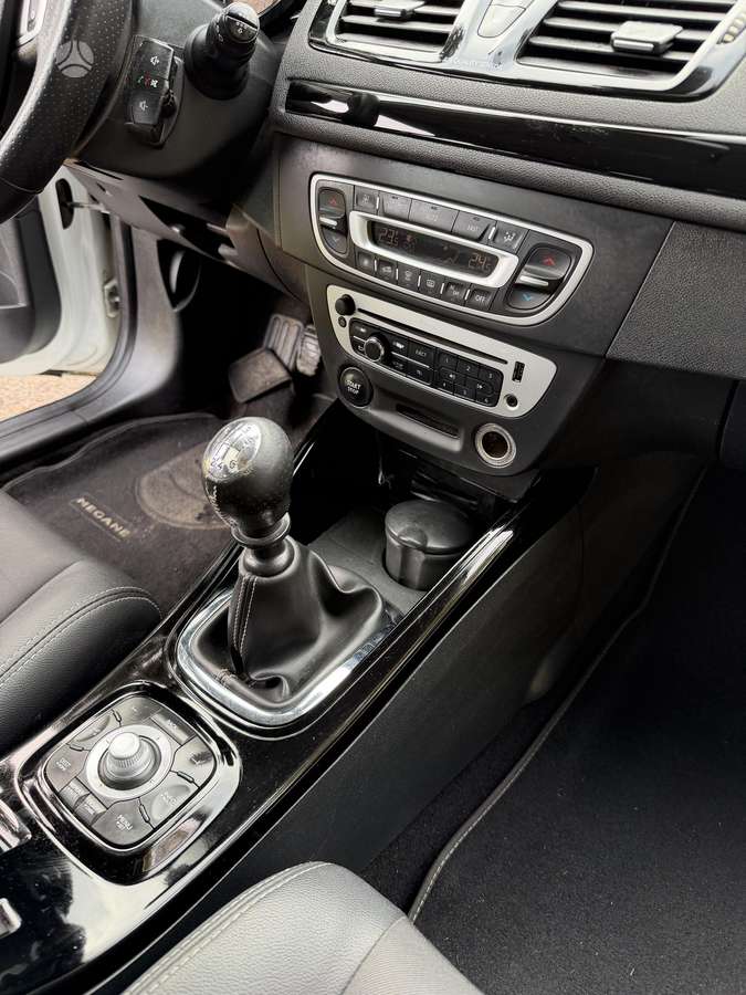 Renault Megane 2012 — photo 18
