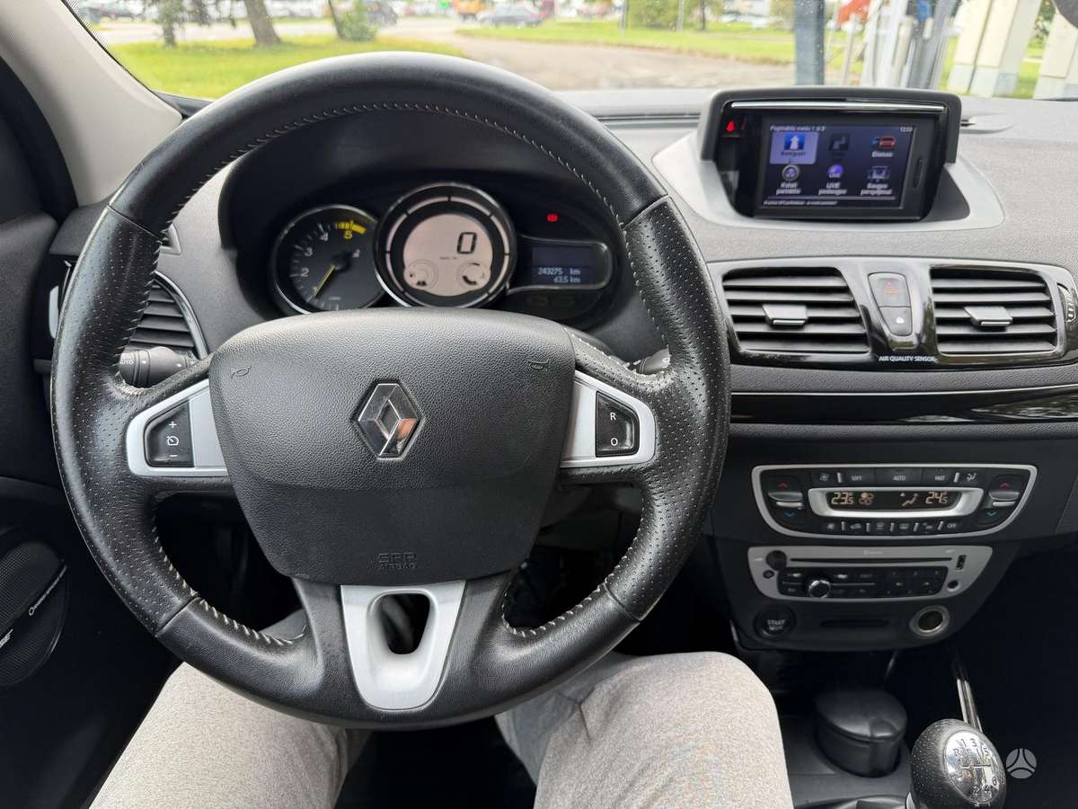 Renault Megane 2012 — photo 22