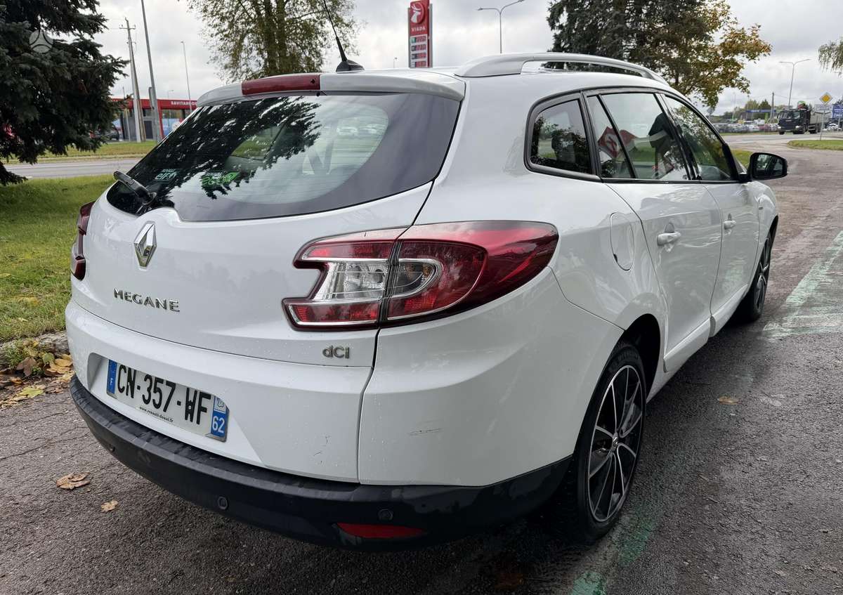 Renault Megane 2012 — engine 1598 cm³, 131 HP (96kW)