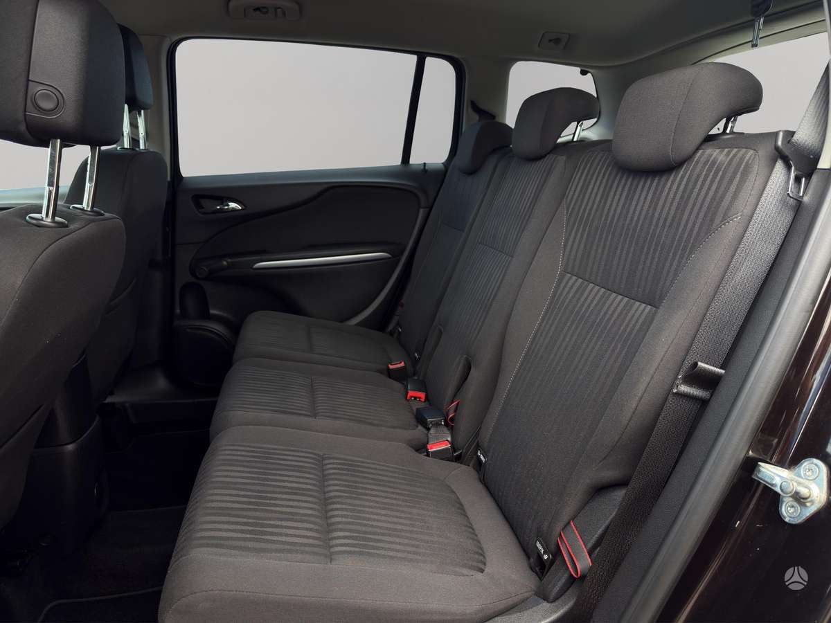 Opel Zafira 2013 — photo 11