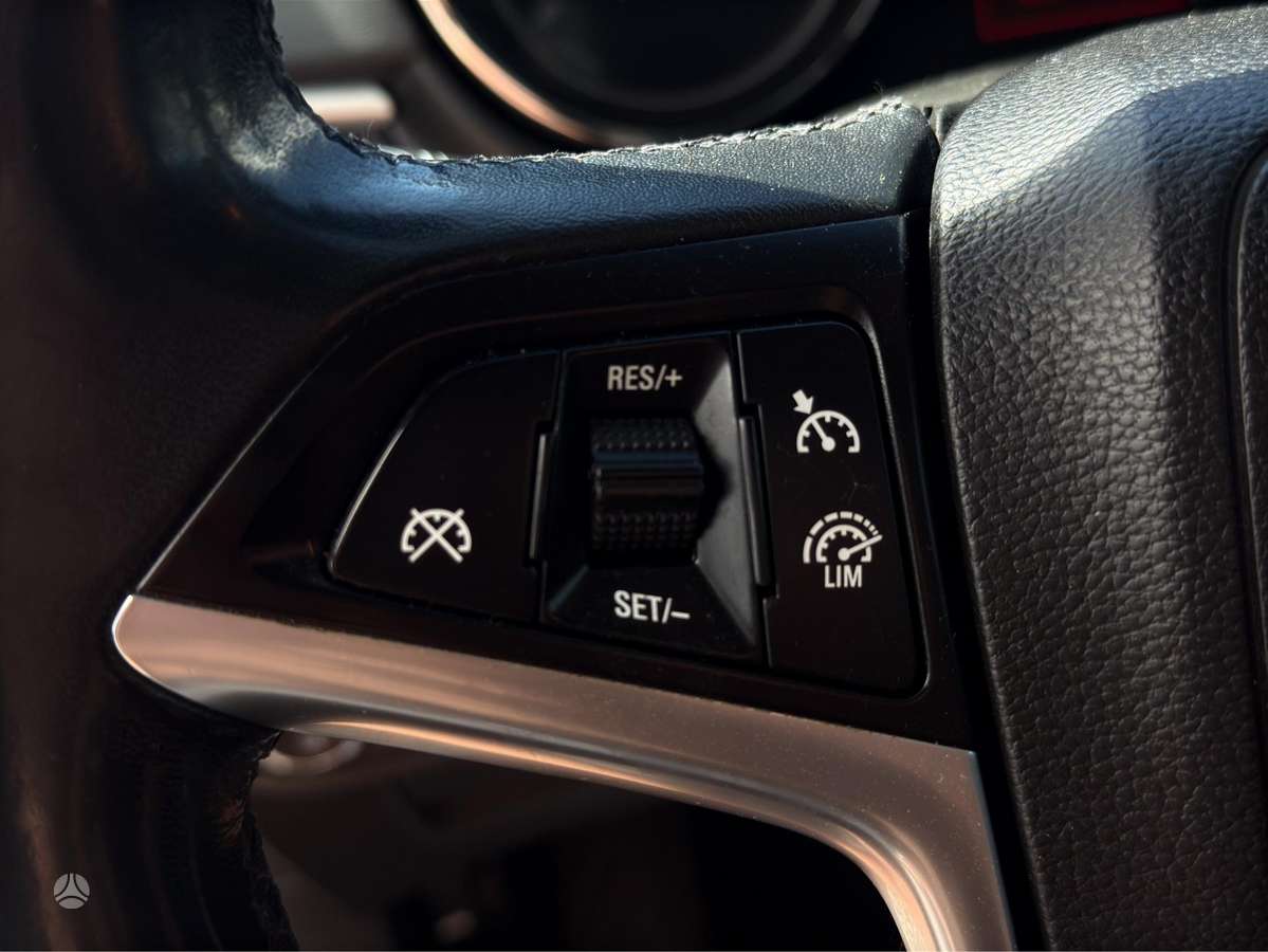 Opel Zafira 2013 — photo 18