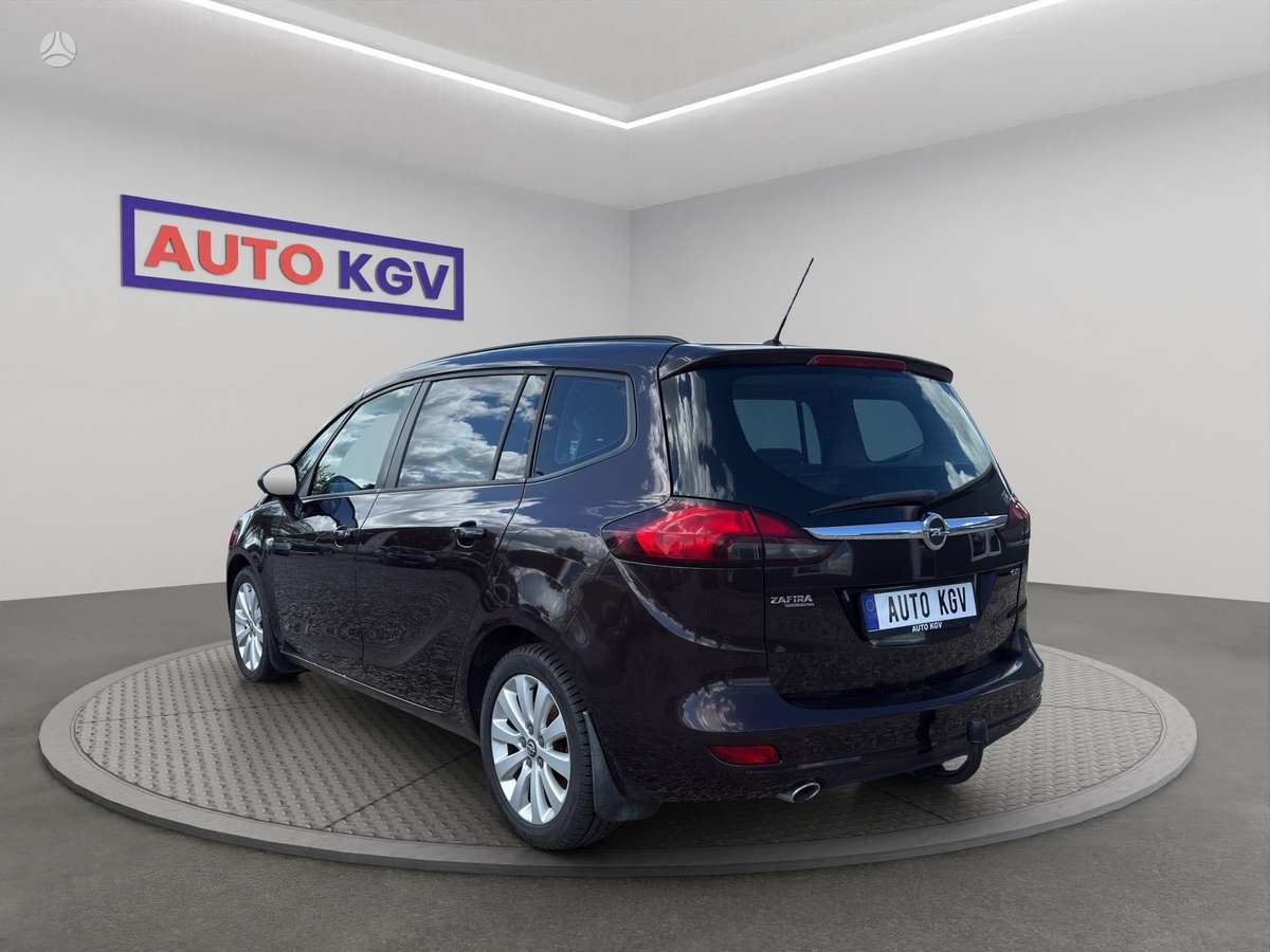 Opel Zafira 2013 — interior