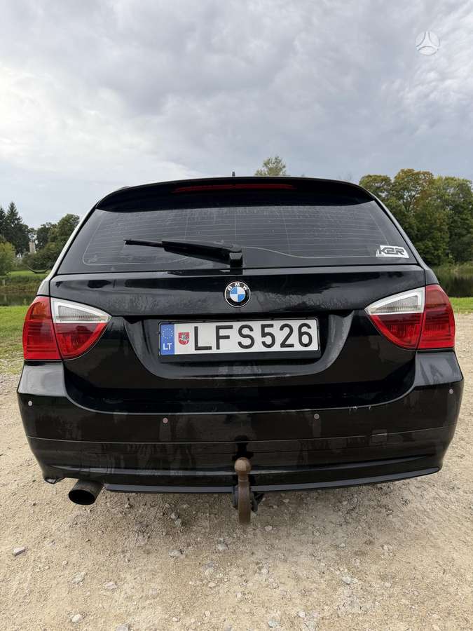 BMW 320 2007 — rear view