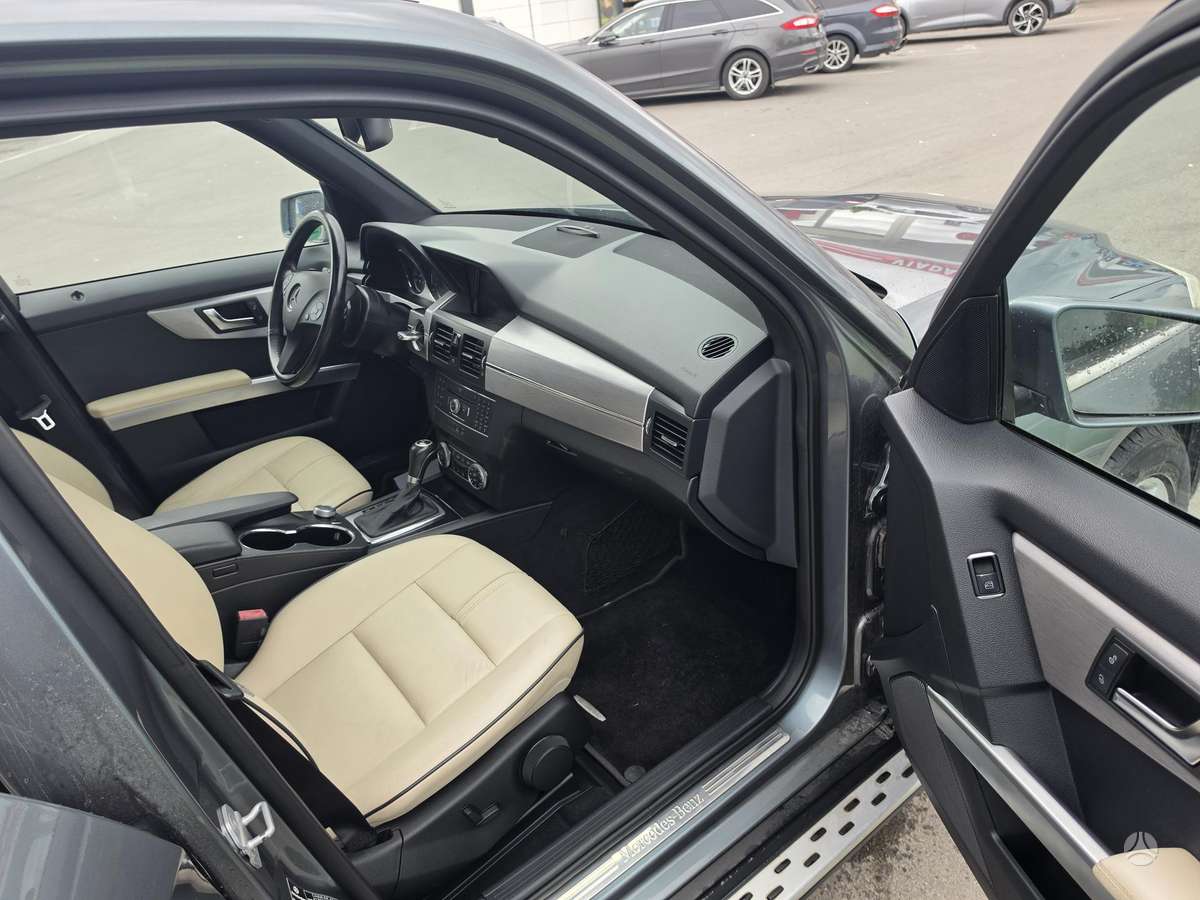 Mercedes-Benz GLK250 2011 — photo 13