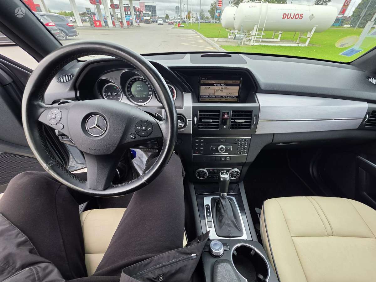 Mercedes-Benz GLK250 2011 — photo 17