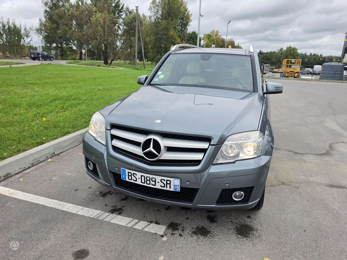 Mercedes-Benz GLK250 2011 — rear view