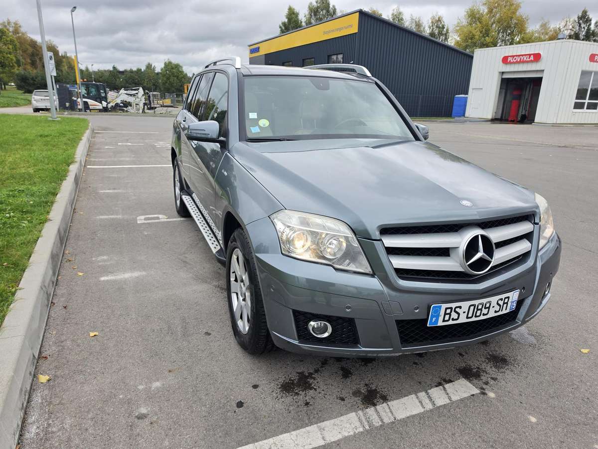 Mercedes-Benz GLK250 2011 — interior