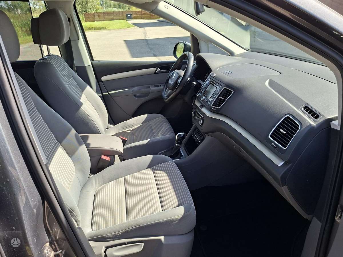Seat Alhambra 2011 — photo 10