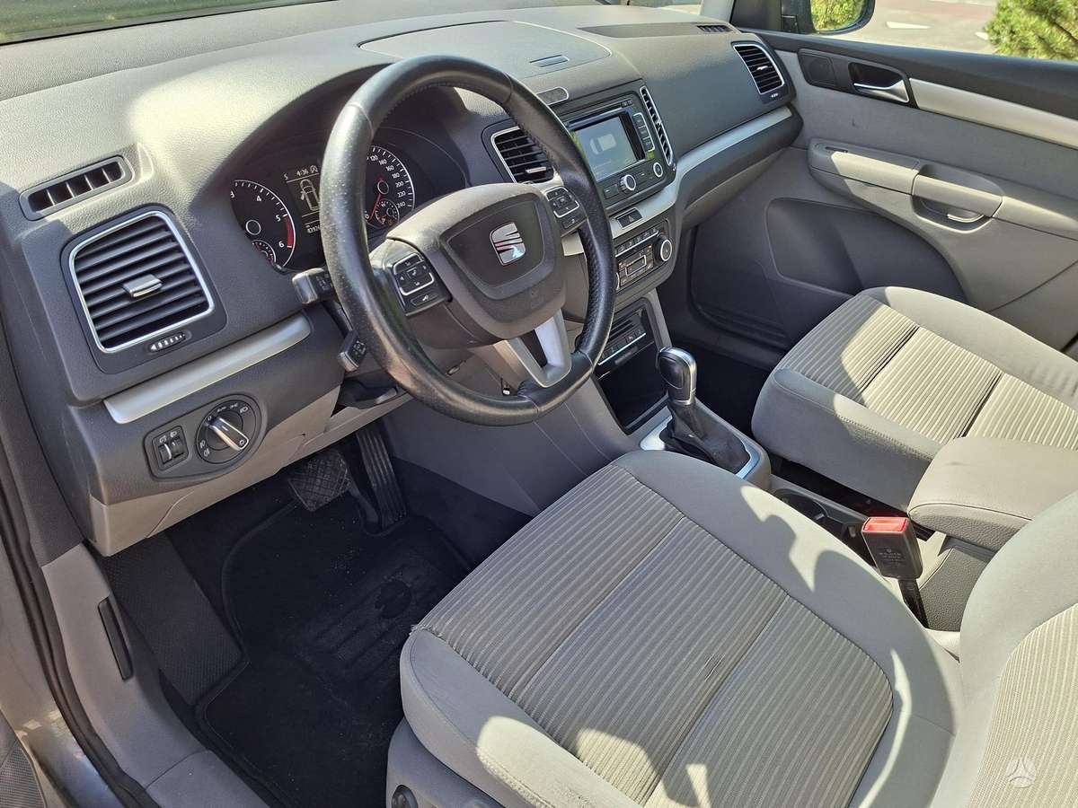 Seat Alhambra 2011 — photo 11