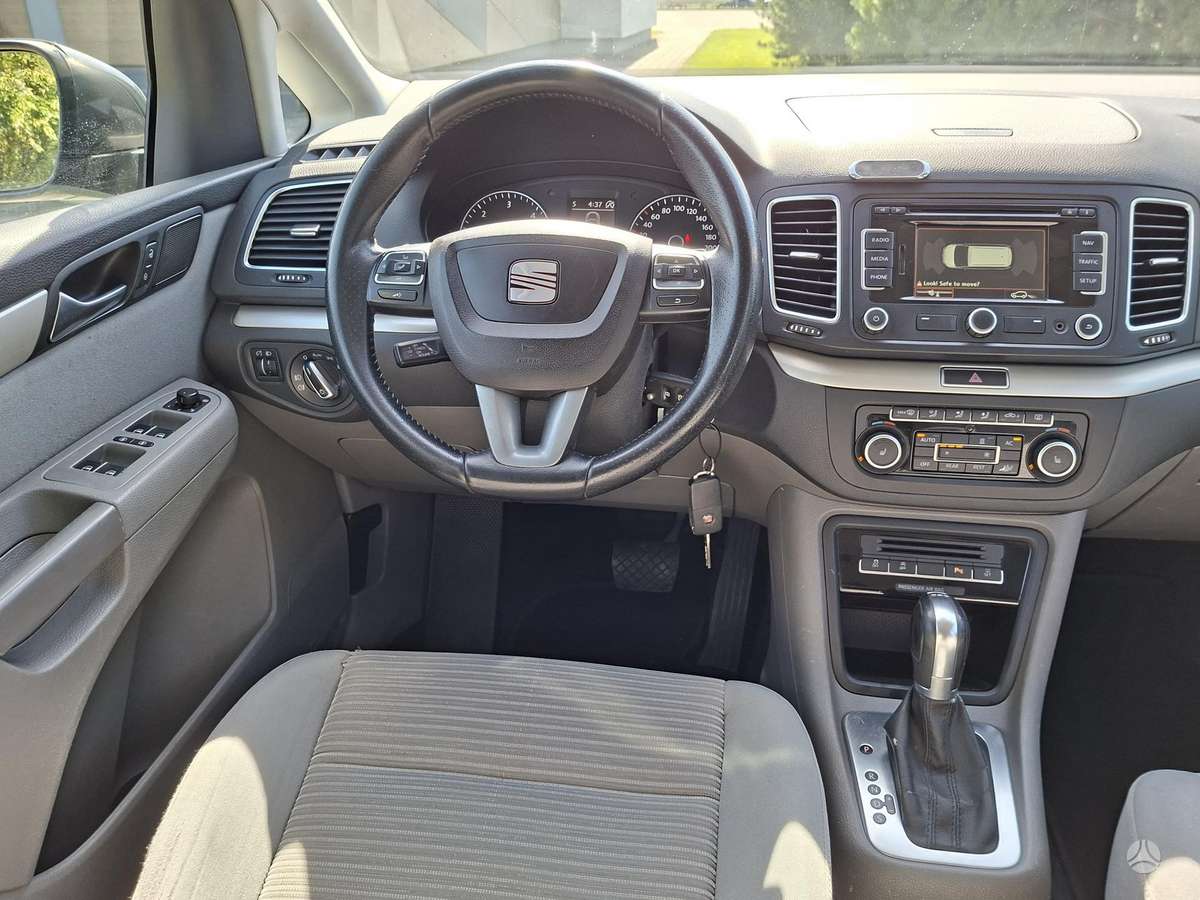Seat Alhambra 2011 — photo 5