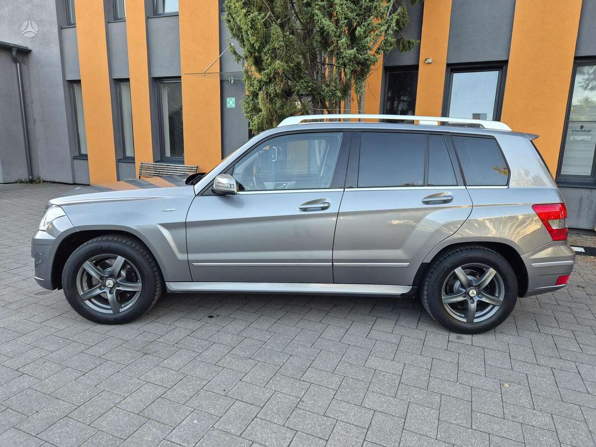 Mercedes-Benz GLK220 2010 — вигляд ззаду