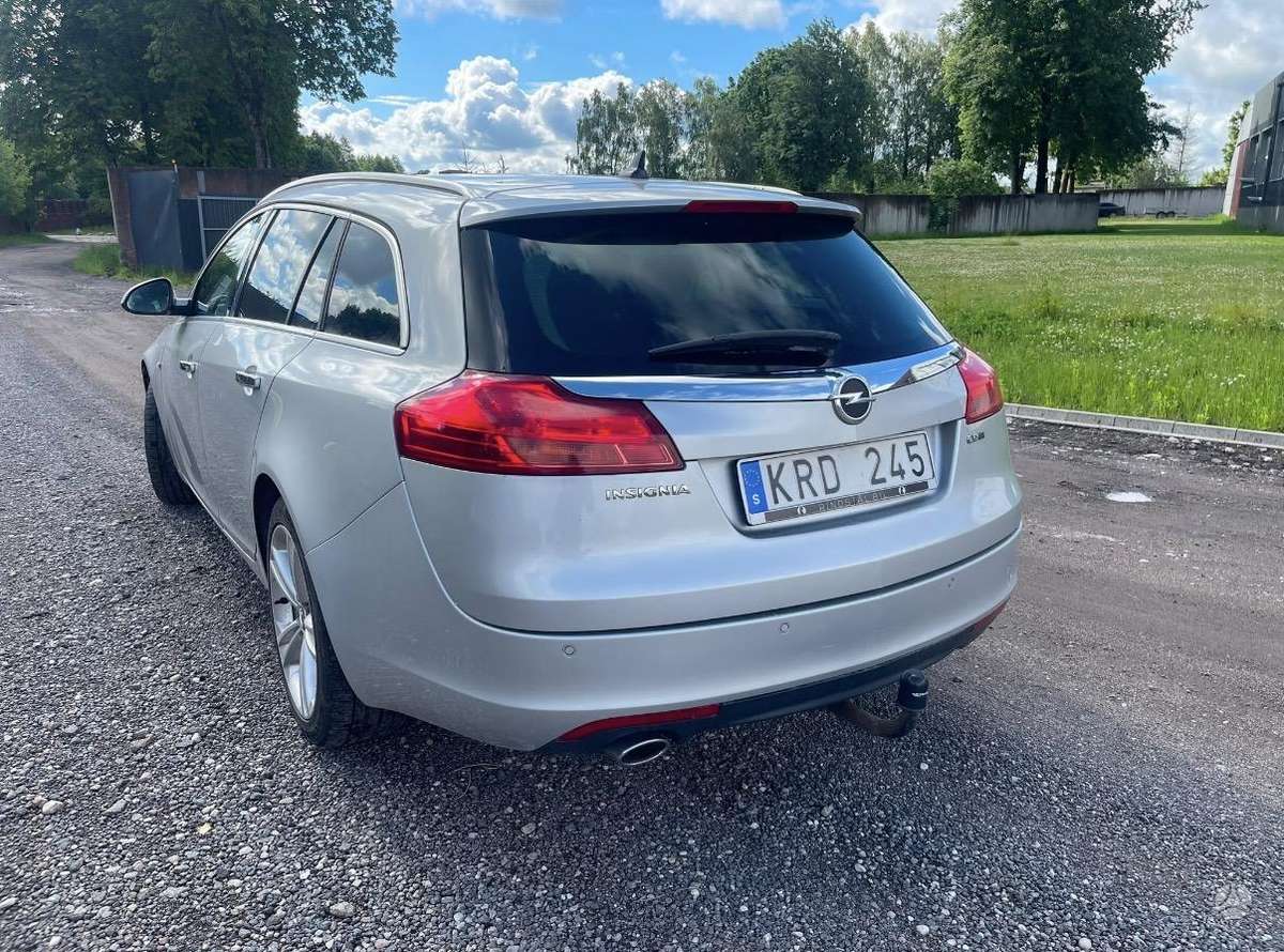 Opel Insignia 2010 — вигляд ззаду