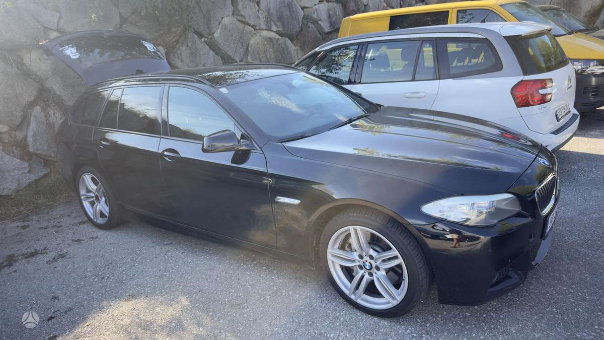 BMW 525 2013 — rear view