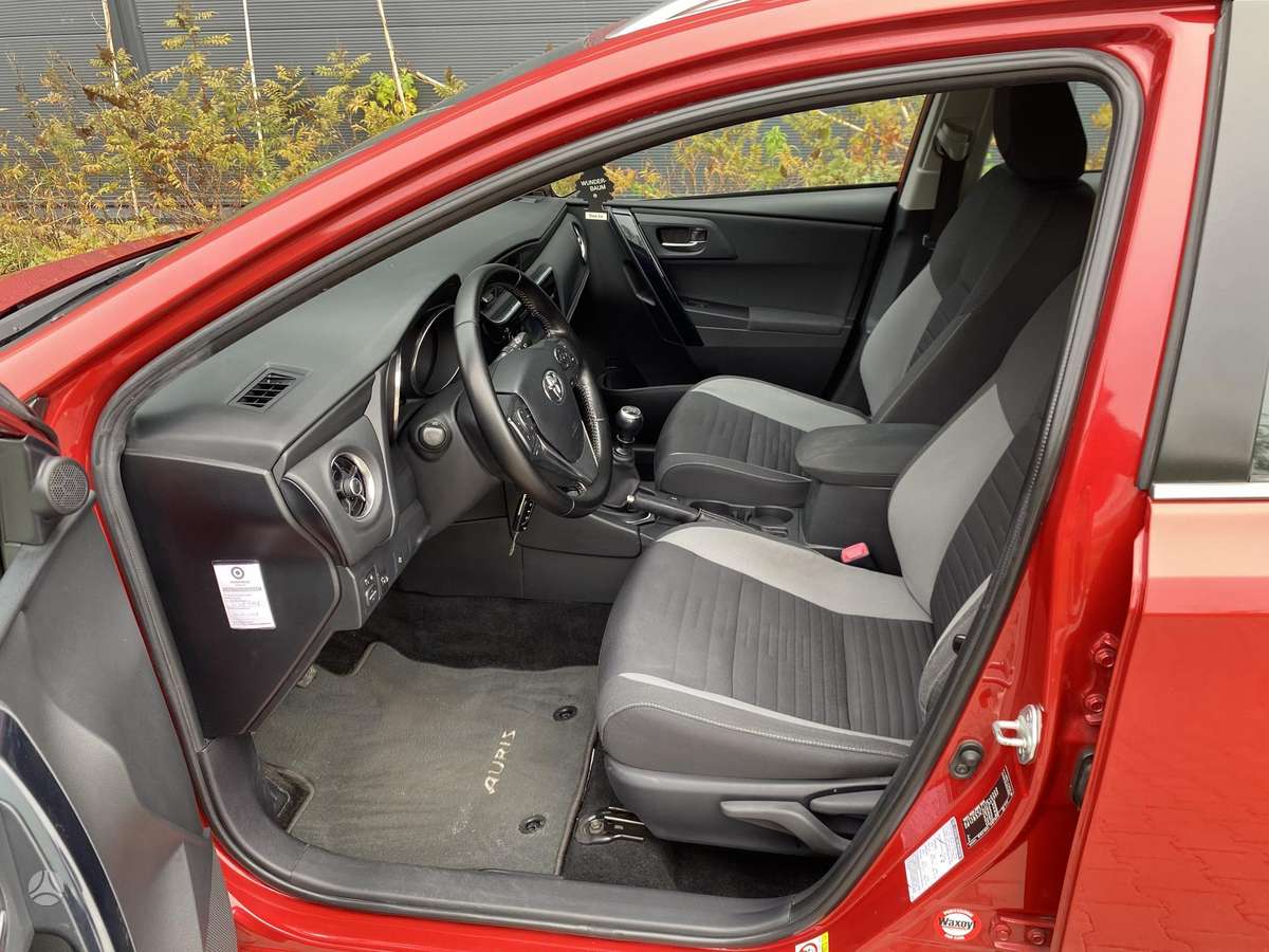 Toyota Auris 2015 — фото 11