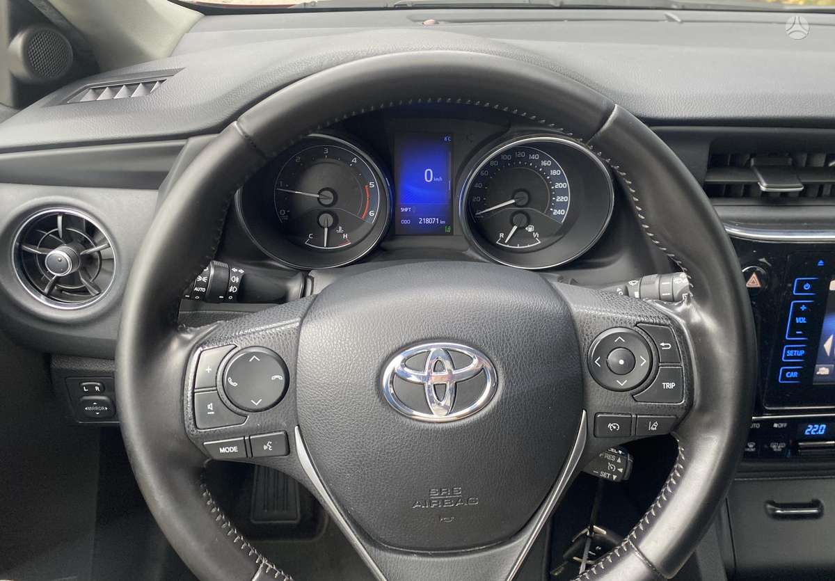 Toyota Auris 2015 — фото 12