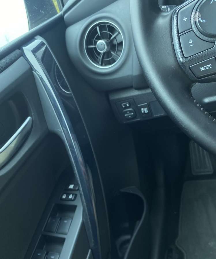 Toyota Auris 2015 — фото 17