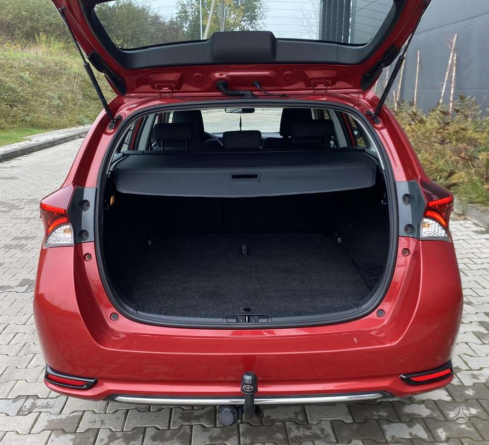 Toyota Auris 2015 — фото 18