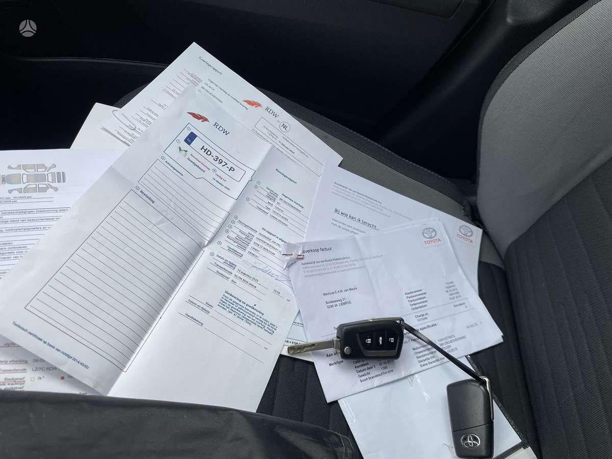 Toyota Auris 2015 — фото 20