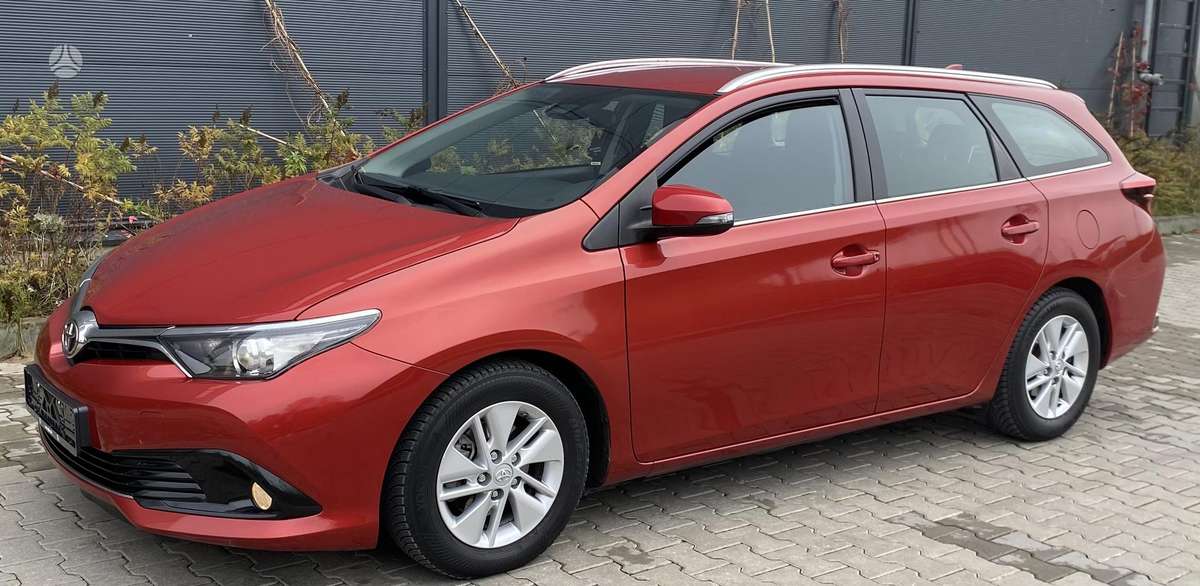 Toyota Auris 2015 — салон