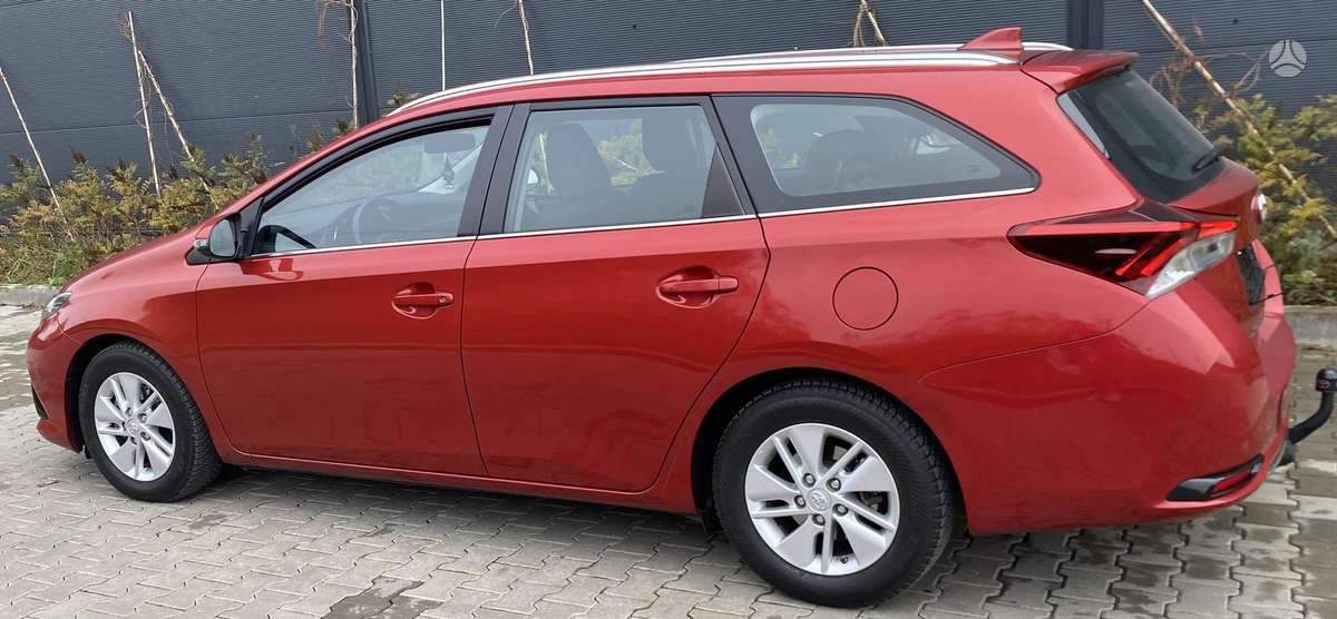 Toyota Auris 2015 — двигун 1598 cm³, 111 HP (82kW)